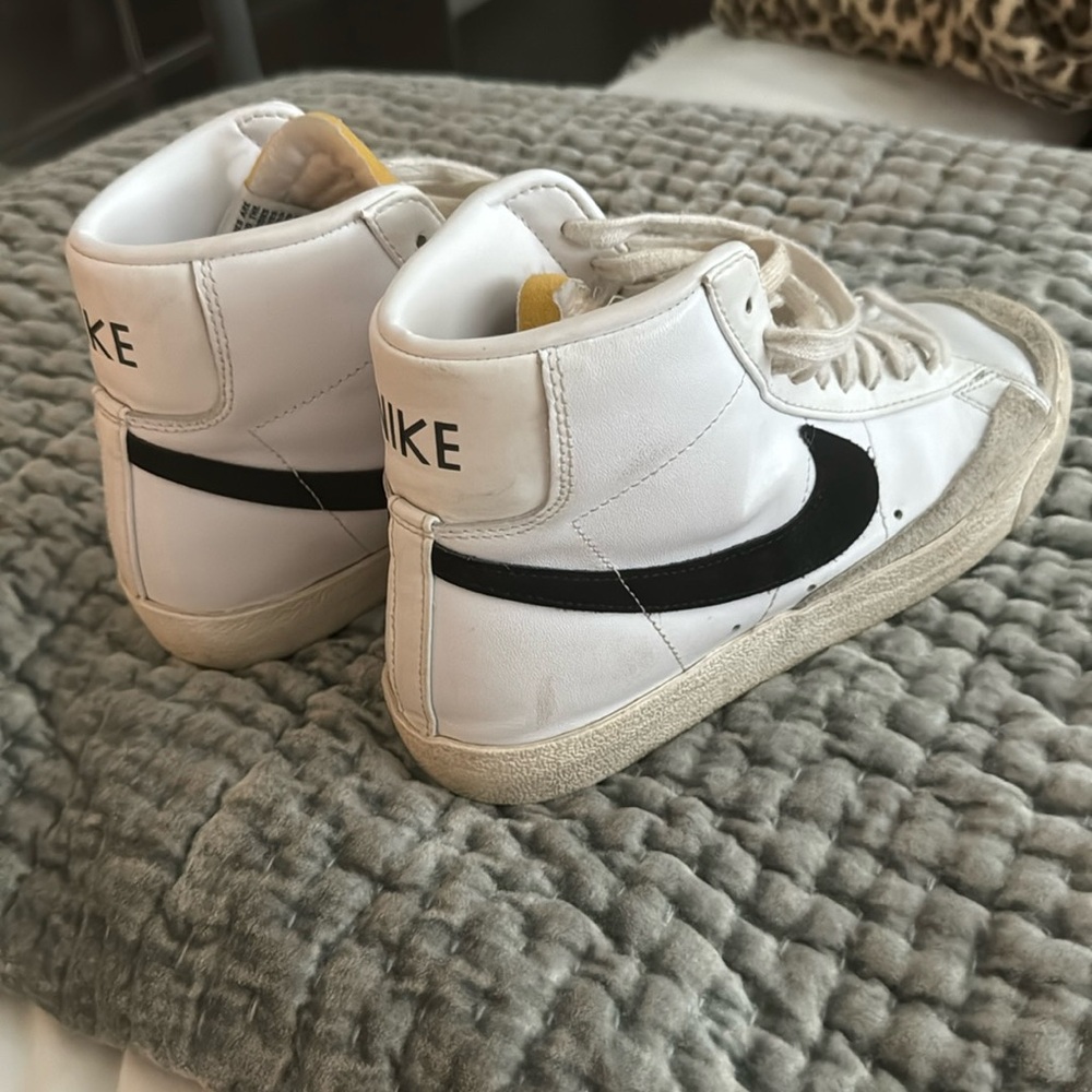 Woman Nike Blazers